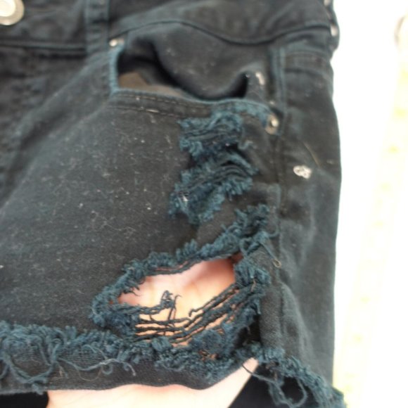 AMERICAN EAGLE Womens Black Jean Short Shorts 8 MEDIUM Mid Rise‎ Distressed Raw - Picture 9 of 12